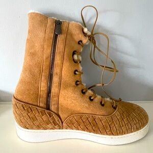 Bottega Veneta shearling upper leather winter boots.